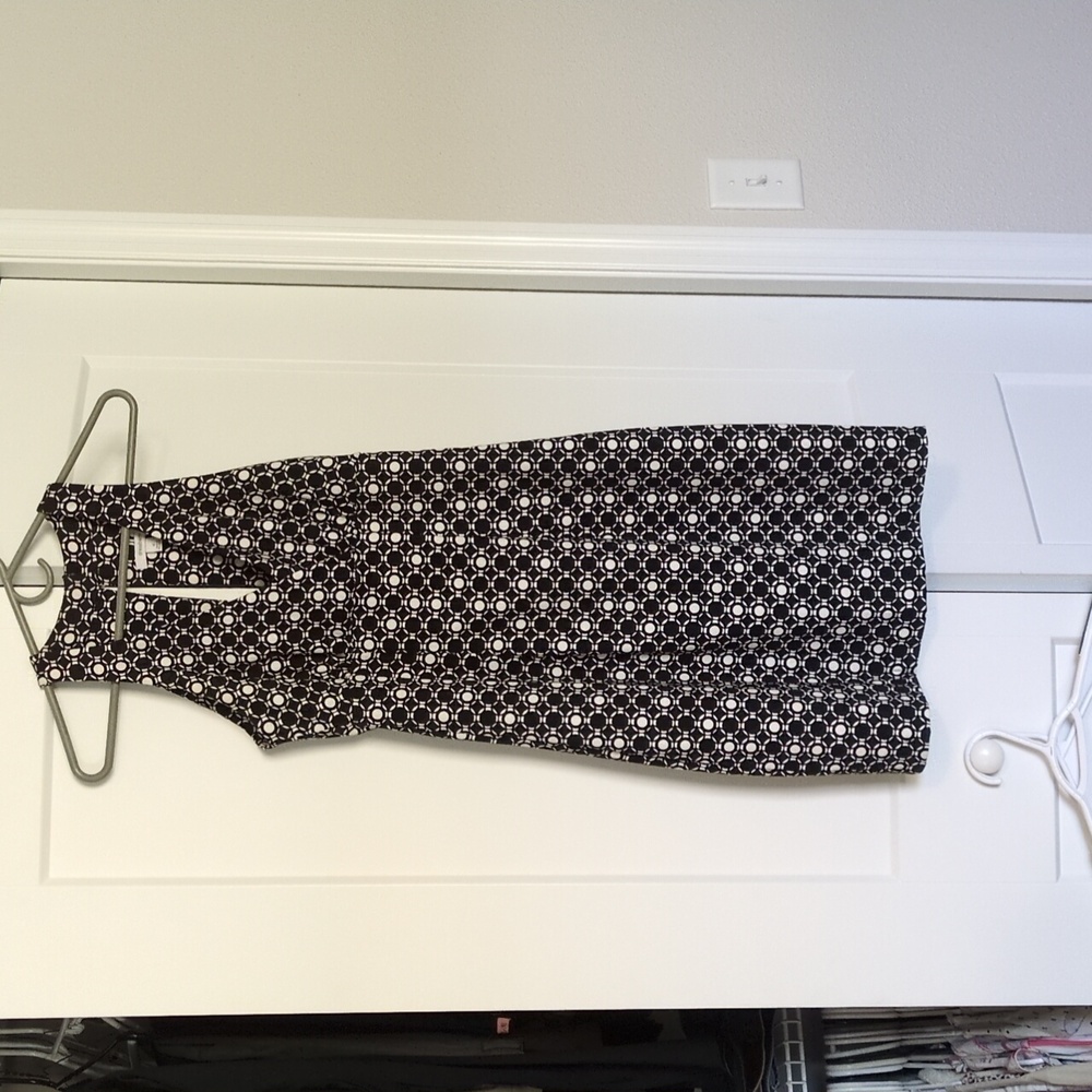 Sexy and cute. Sleeveless black and white dress by Dress barn. Size 6